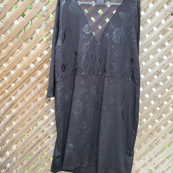 mblm black skull rose faux wrap dress Size 2 (22) - Picture 2 of 7